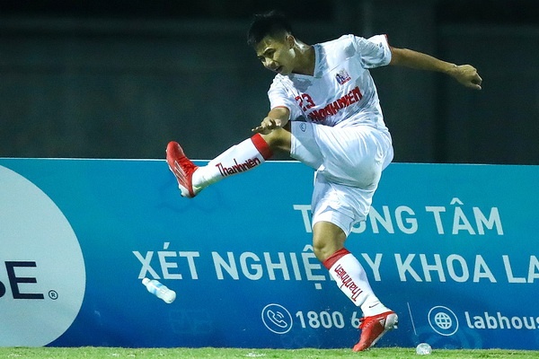 Tuyen thu U23 Viet Nam da vang chai nuoc trong that bai o giai tre hinh anh