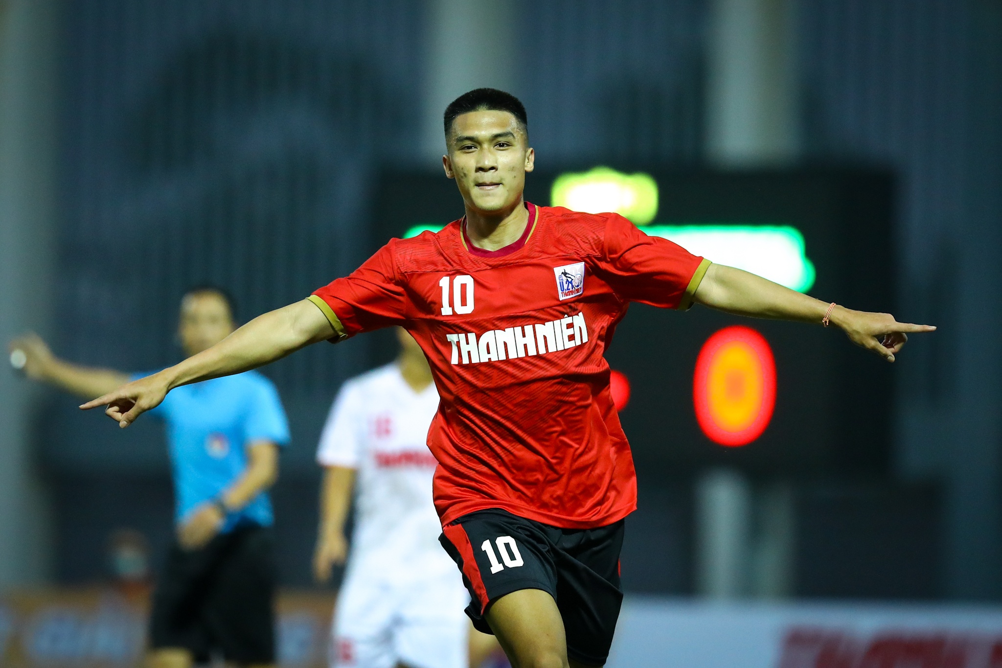 Cao Tran Hoang Hung U23 Viet Nam da chai nuoc anh 2