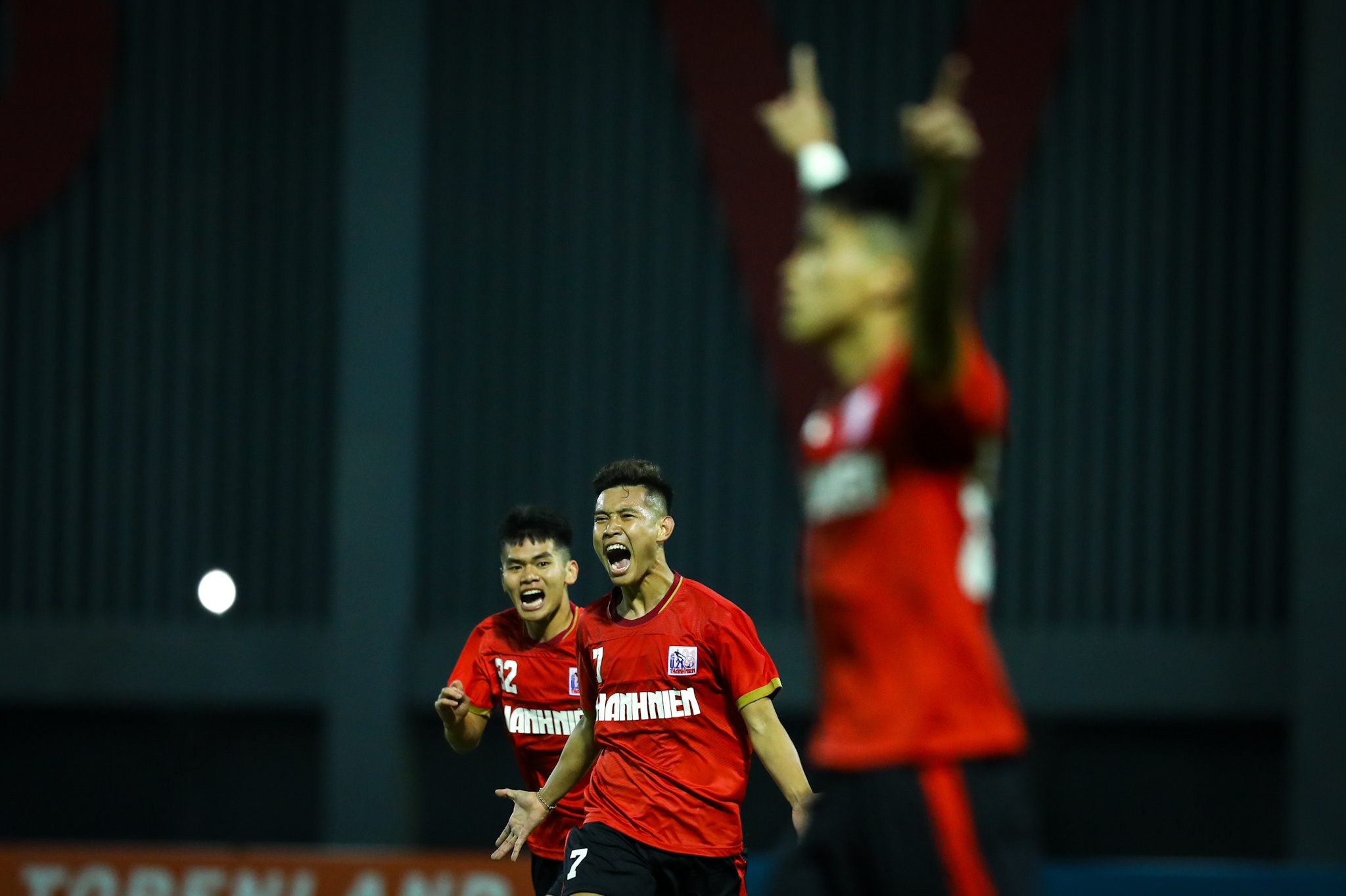 Cao Tran Hoang Hung U23 Viet Nam da chai nuoc anh 3