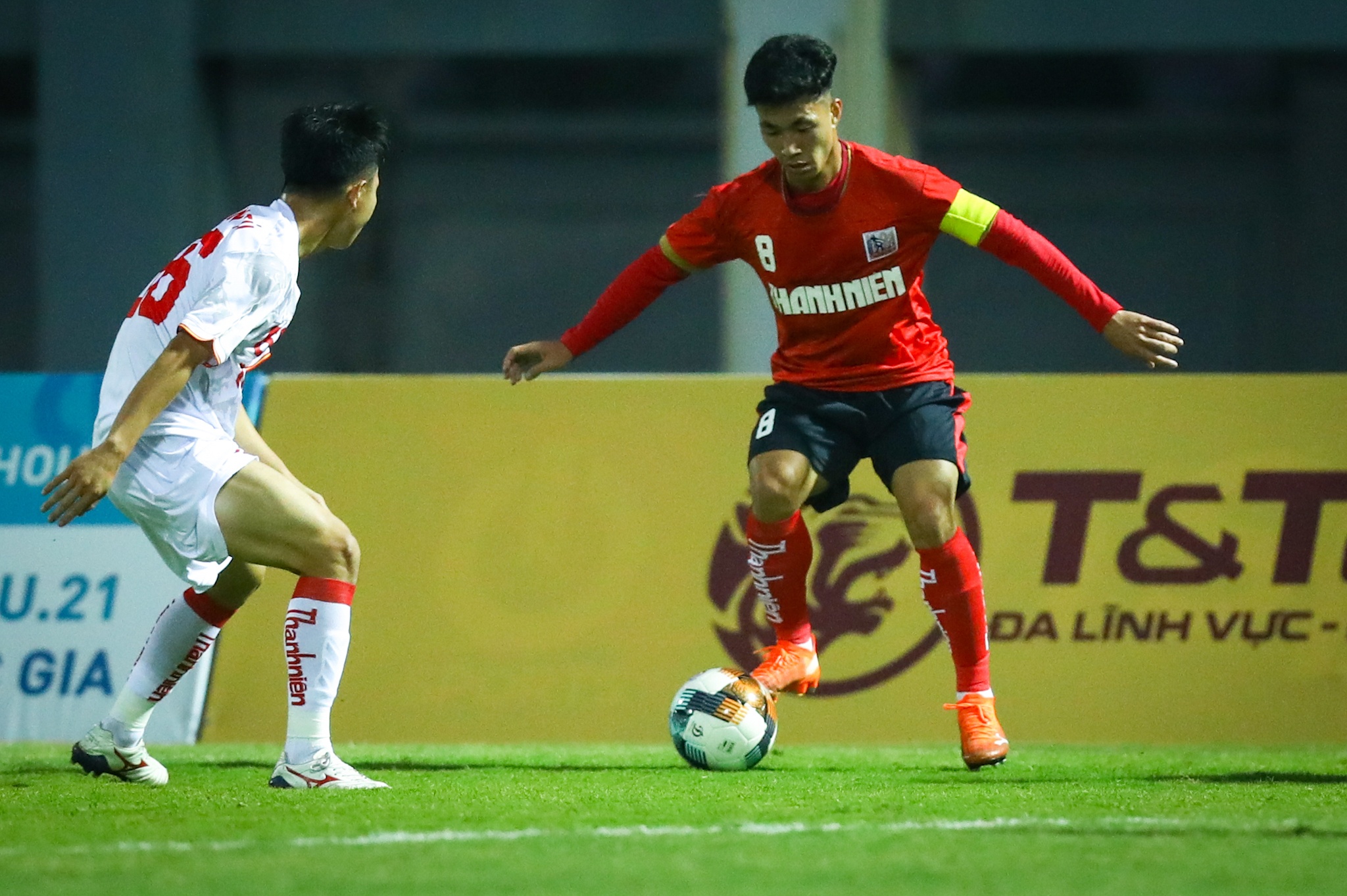 Cao Tran Hoang Hung U23 Viet Nam da chai nuoc anh 4