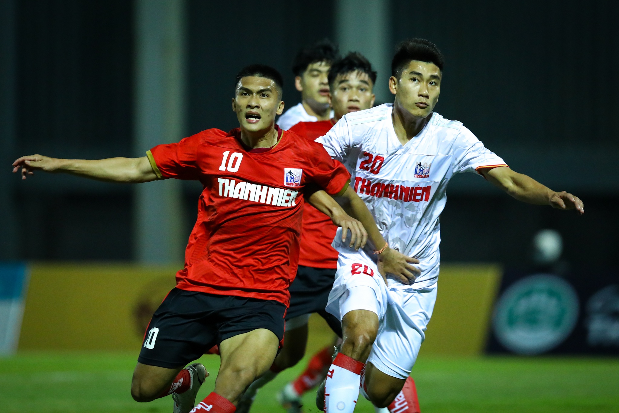 Cao Tran Hoang Hung U23 Viet Nam da chai nuoc anh 5