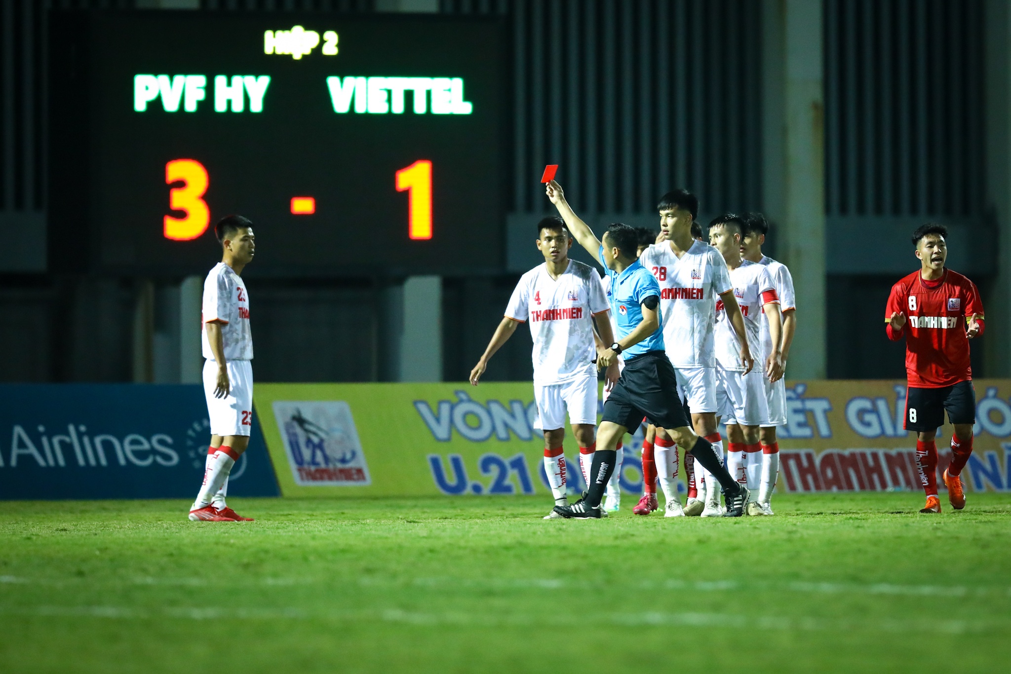 Cao Tran Hoang Hung U23 Viet Nam da chai nuoc anh 6