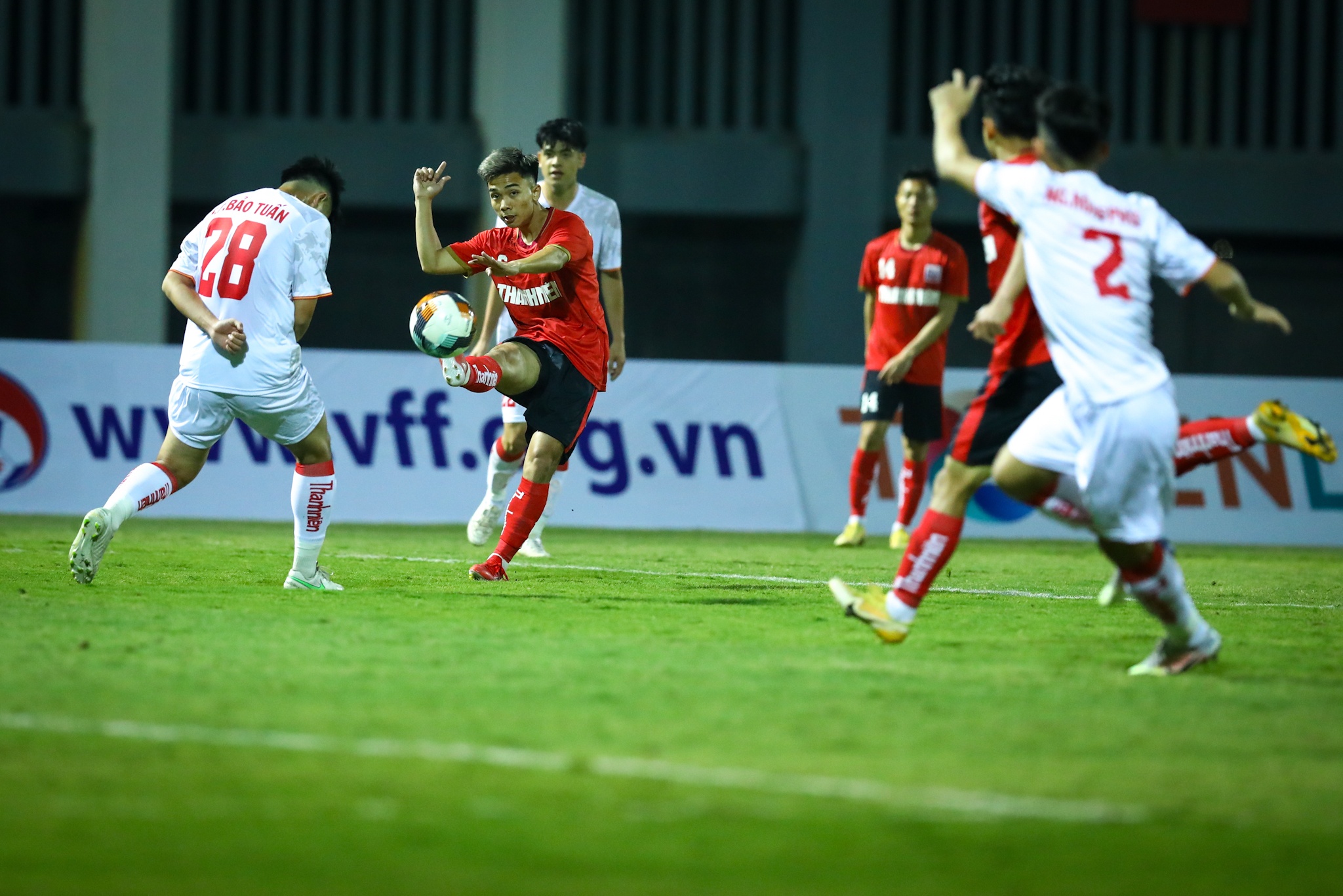 Cao Tran Hoang Hung U23 Viet Nam da chai nuoc anh 8