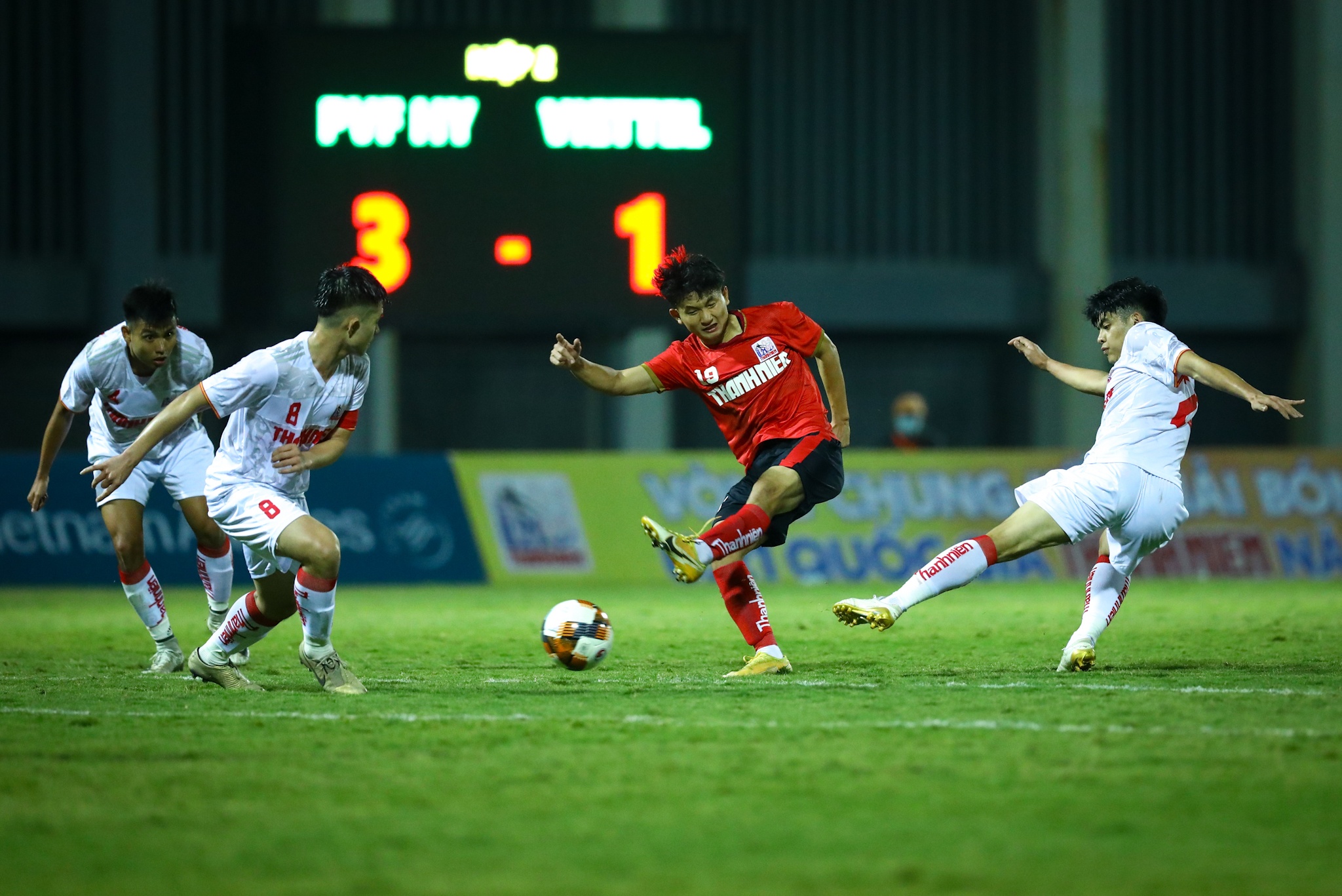 Cao Tran Hoang Hung U23 Viet Nam da chai nuoc anh 9