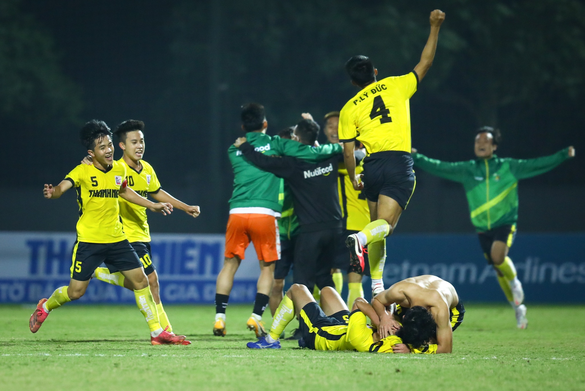 U21 Nutifood vo dich anh 7