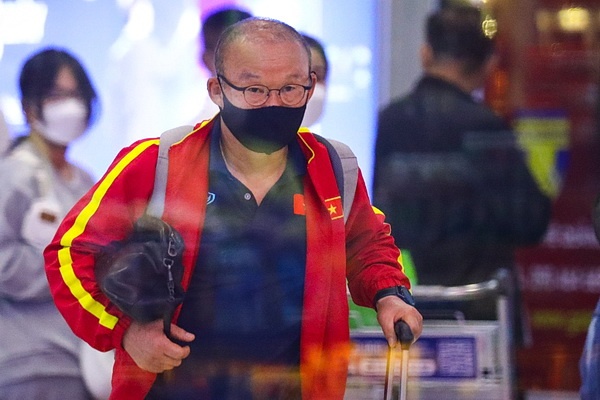 HLV Park voi va trong ngay tuyen Viet Nam ve Ha Noi hinh anh