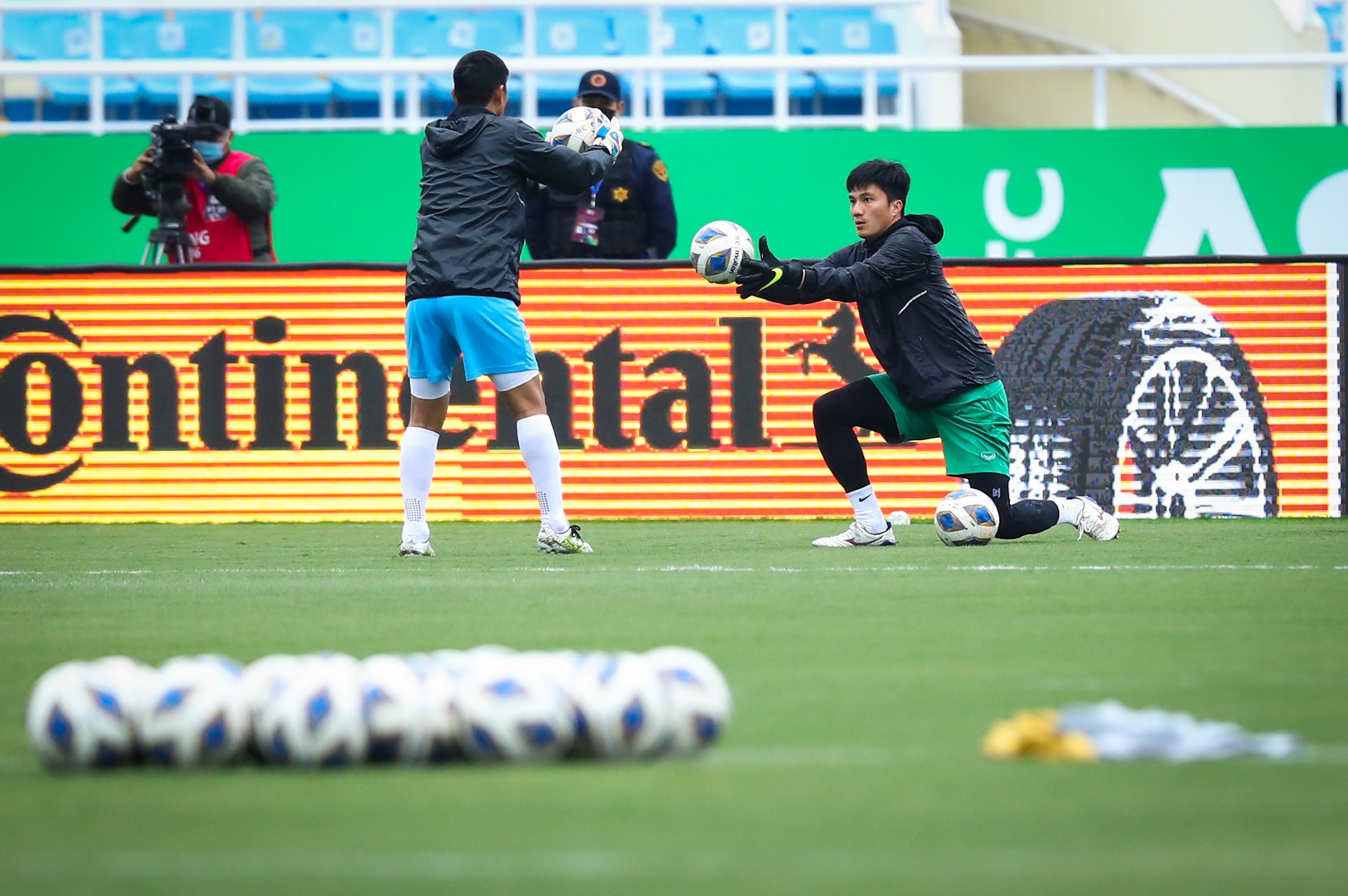 Tuyen Viet Nam Trung Quoc Vong loai World Cup anh 9