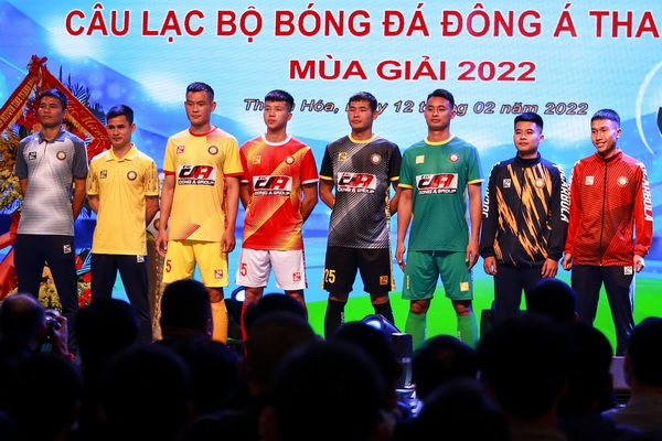 HLV Petrovic xin cai thien mat san cho cac doi tre Thanh Hoa hinh anh