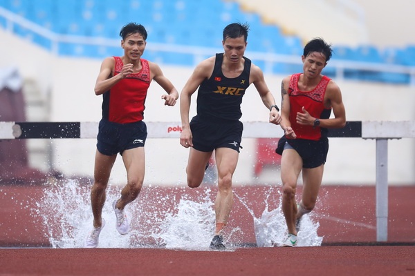 Chu nhan HCV SEA Games chat vat dau noi bo o tuyen dien kinh Viet Nam hinh anh