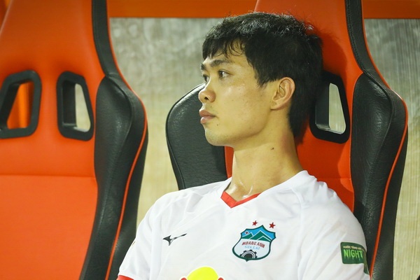 Cong Phuong that vong trong tran thua dau tien cua HAGL mua nay hinh anh