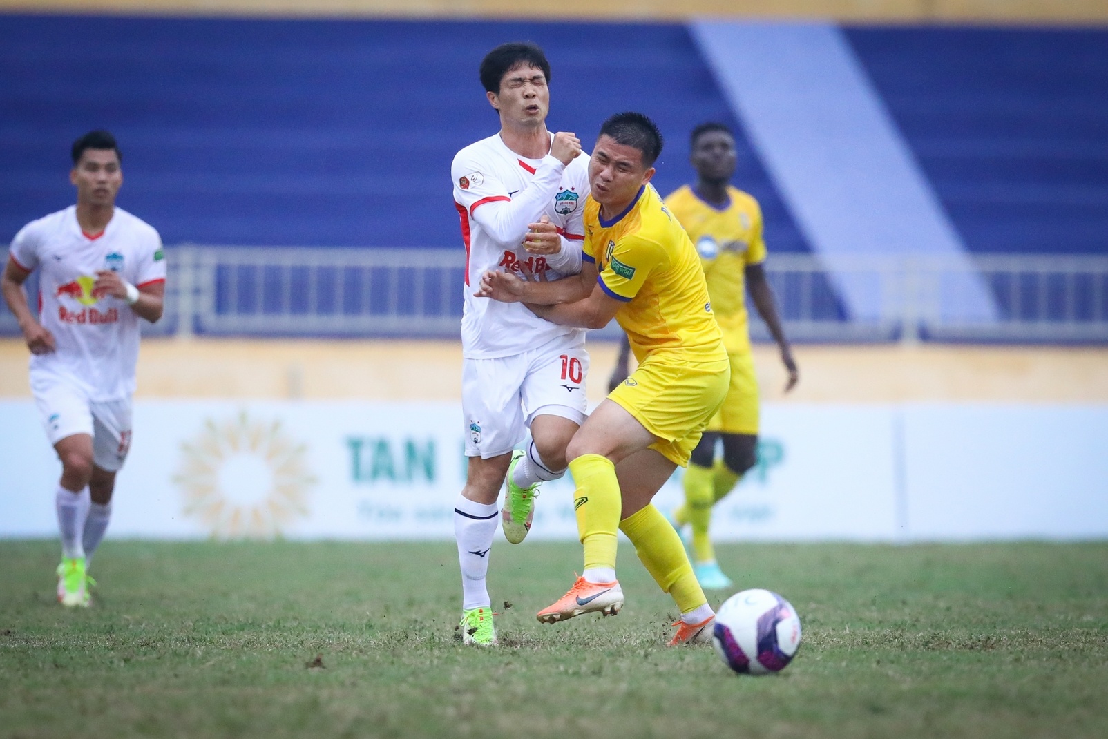 Cong Phuong HAGL SLNA anh 4