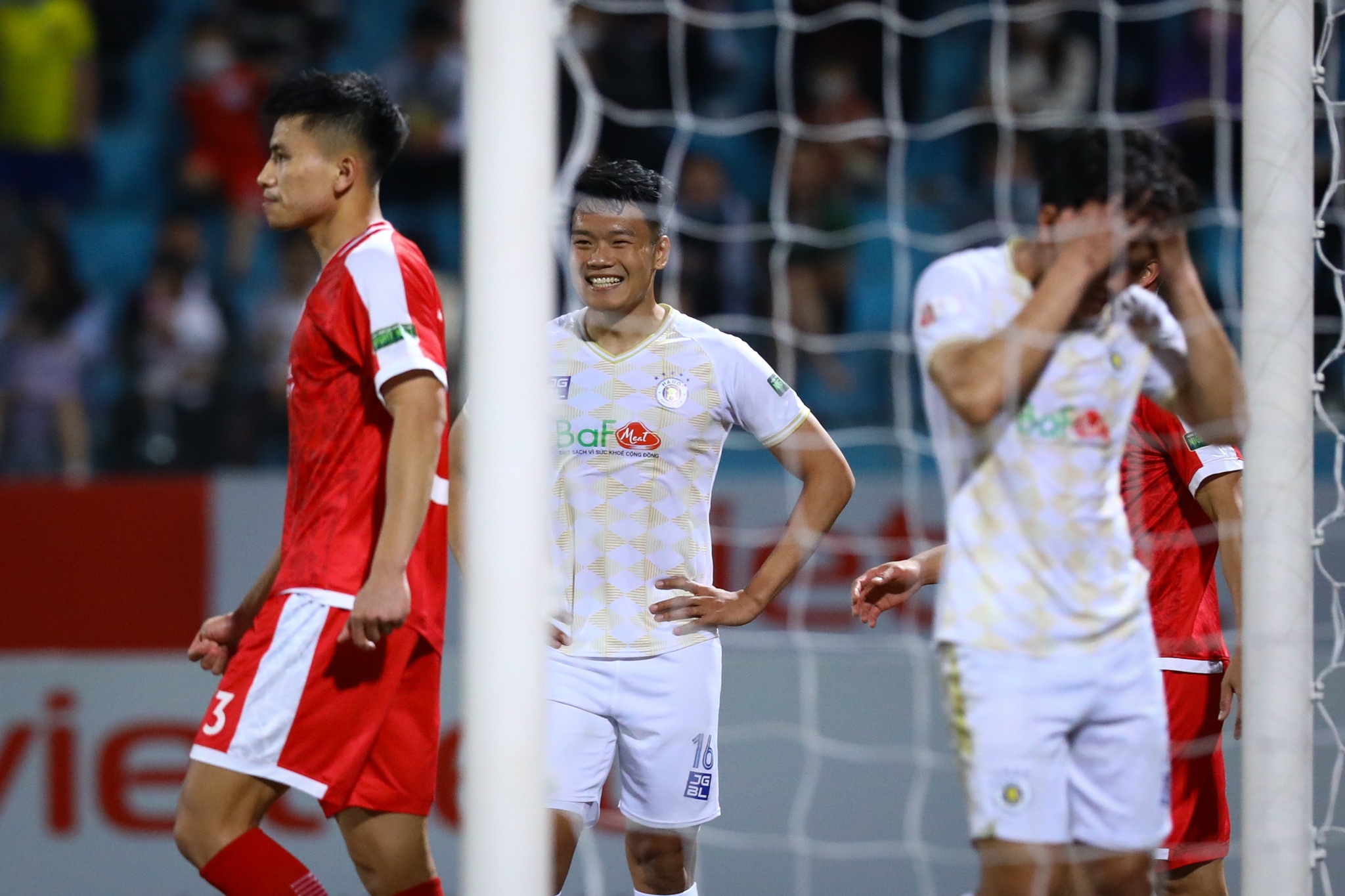 Quang Hai CLB Ha Noi Thai Quy anh 5