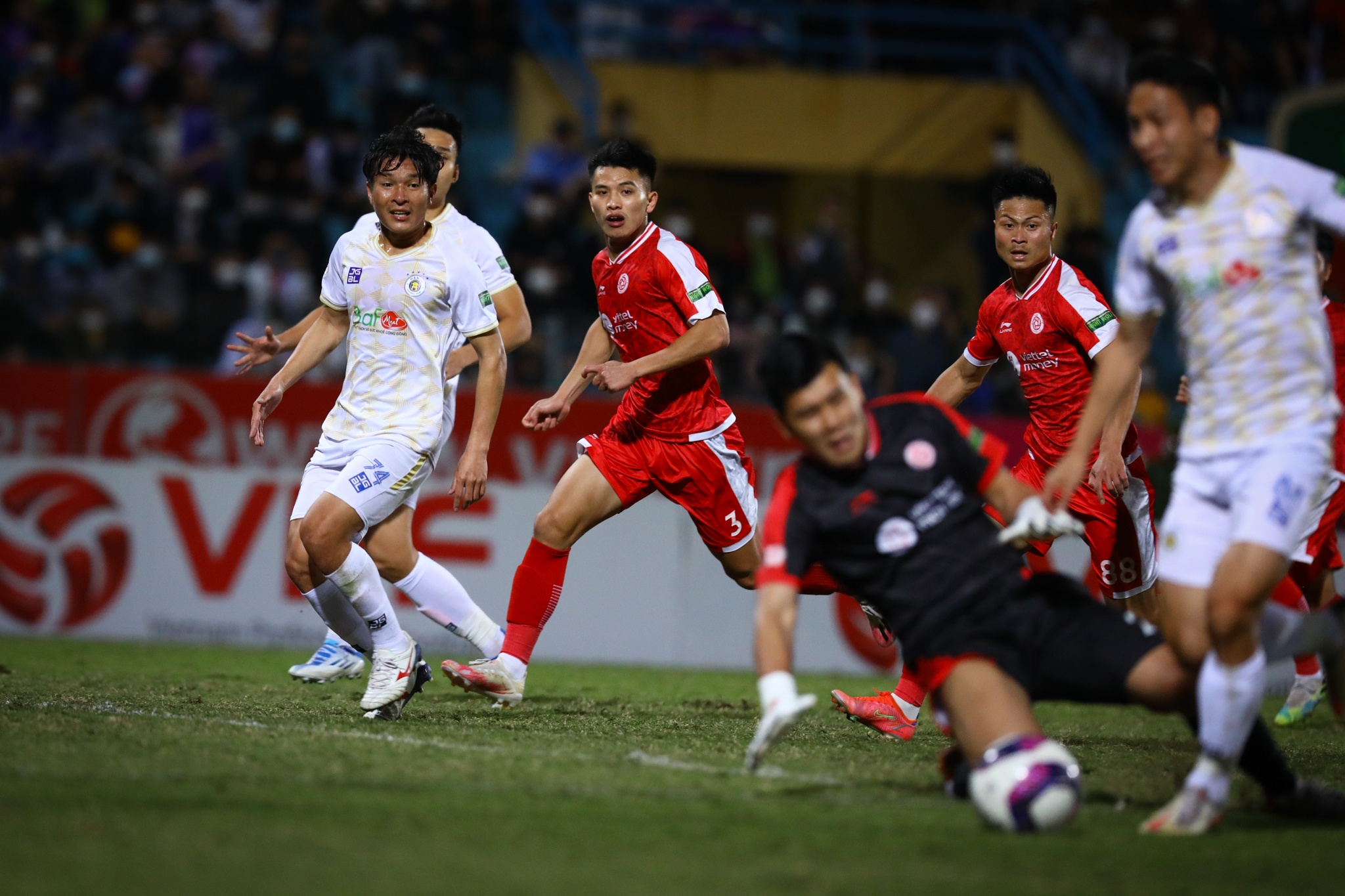 Quang Hai CLB Ha Noi Thai Quy anh 7