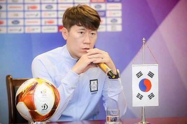 HLV Han Quoc: 'Toi ngac nhien voi nhung gi U23 Viet Nam lam duoc' hinh anh