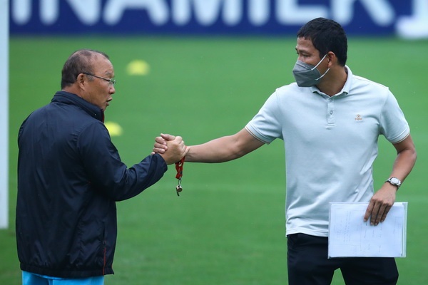 Anh Duc tham HLV Park va U23 Viet Nam hinh anh