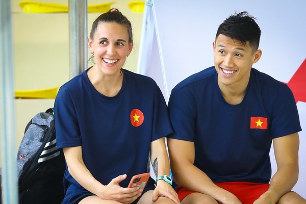 Ban gai nguoi My ve Viet Nam giup Le Nguyen Paul o SEA Games hinh anh