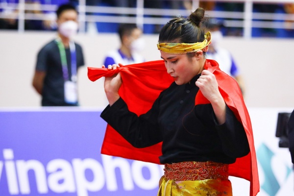 Vo si pencak silat Viet Nam an mung hut HCV SEA Games hinh anh