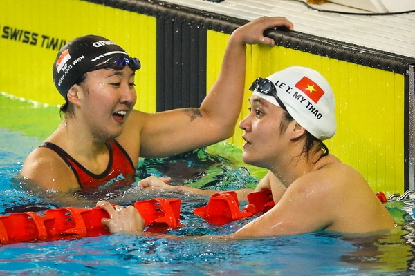 Cuoc canh tranh quyet liet giua tuyen boi Viet Nam va Singapore hinh anh