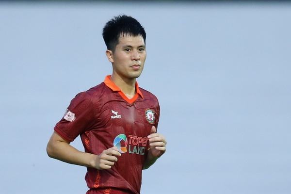 Dinh Trong doi vi tri 3 lan trong tran thua Hai Phong hinh anh