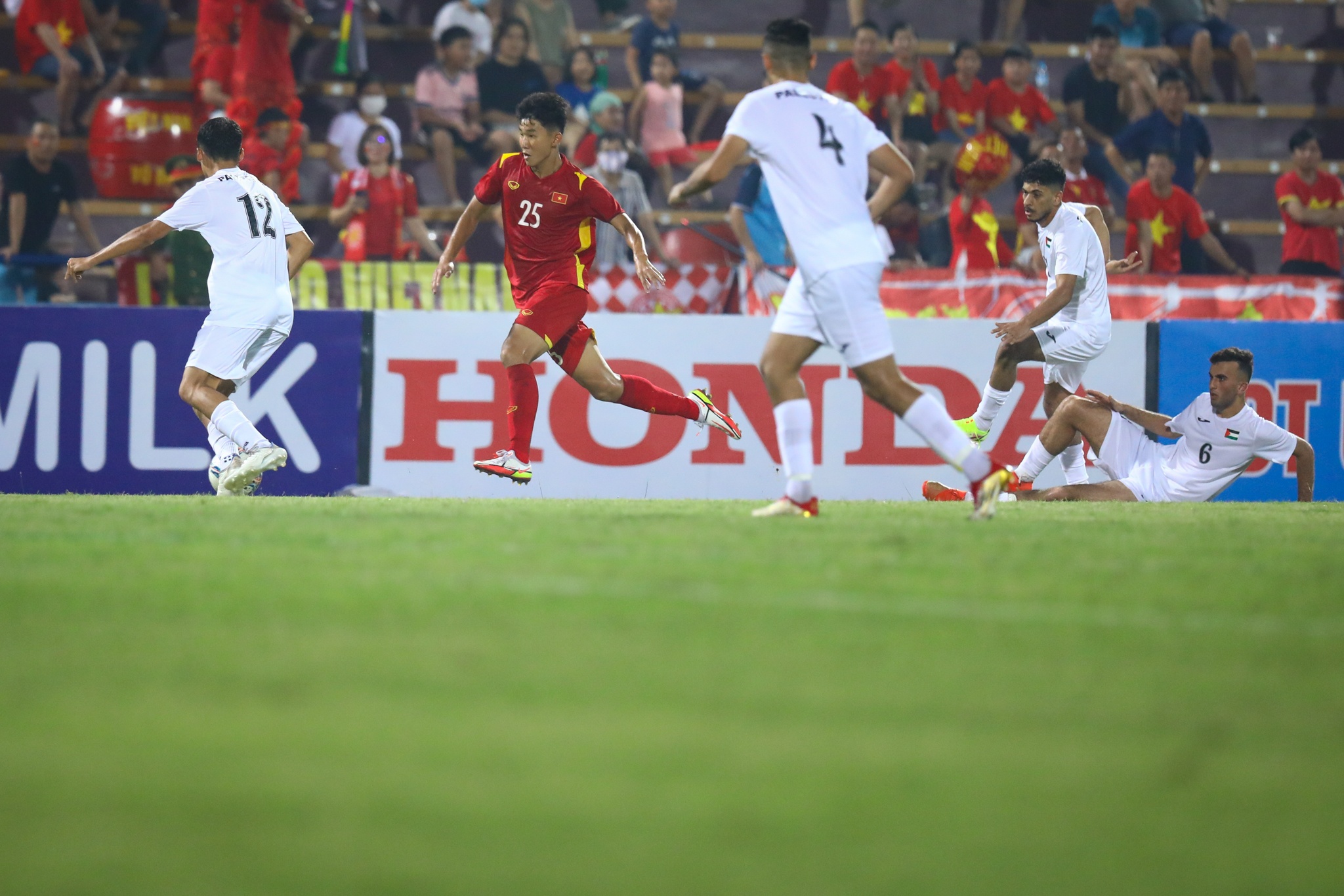 U20 Viet Nam hoa Palestine anh 7