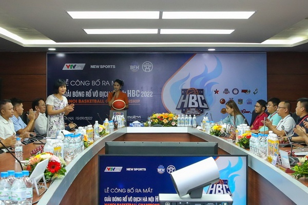 Viet kieu va ngoai binh du giai bong ro vo dich Ha Noi hinh anh