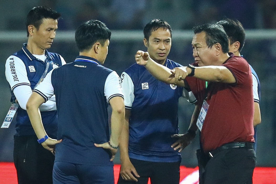 Noi bo doi Ha Noi tranh cai sau hiep dau toi te hinh anh