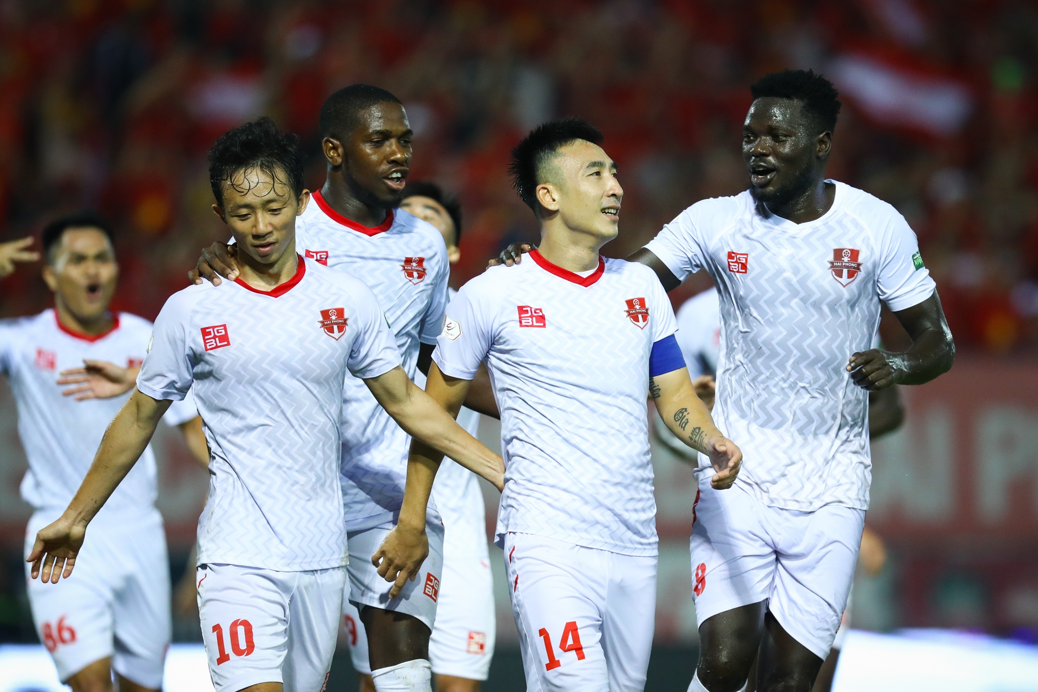 CLB Ha Noi thua anh 1