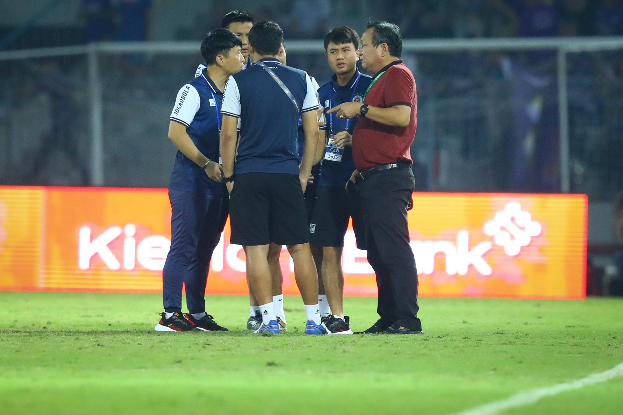 CLB Ha Noi thua anh 2