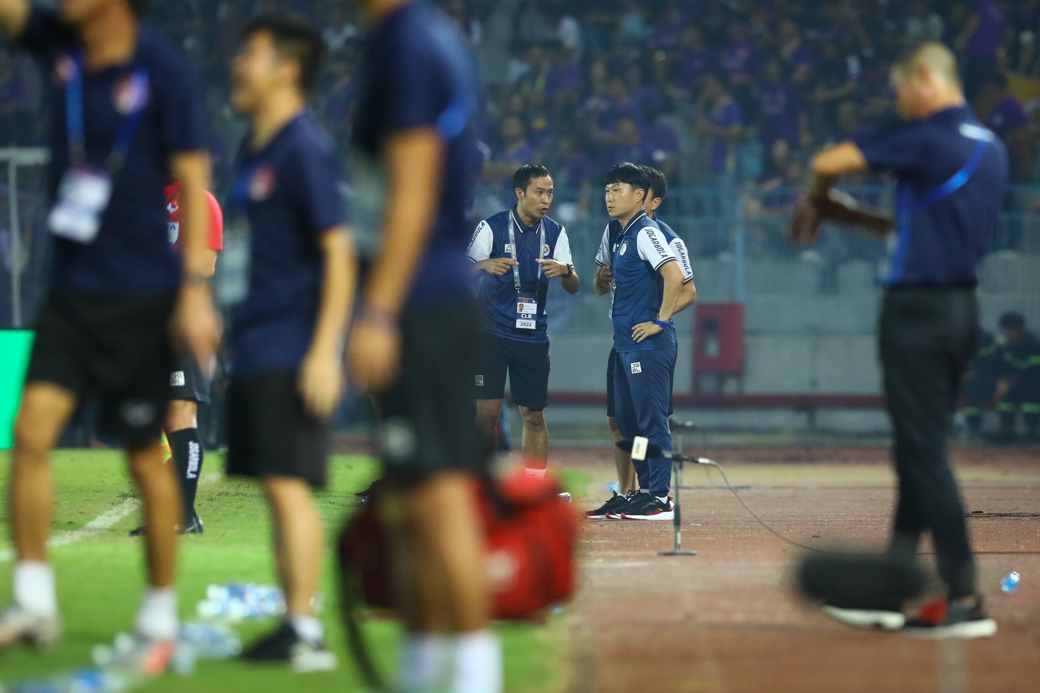 CLB Ha Noi thua anh 6