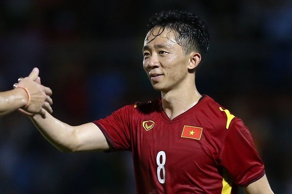 Chau Ngoc Quang va ba lan len tuyen khi roi HAGL hinh anh