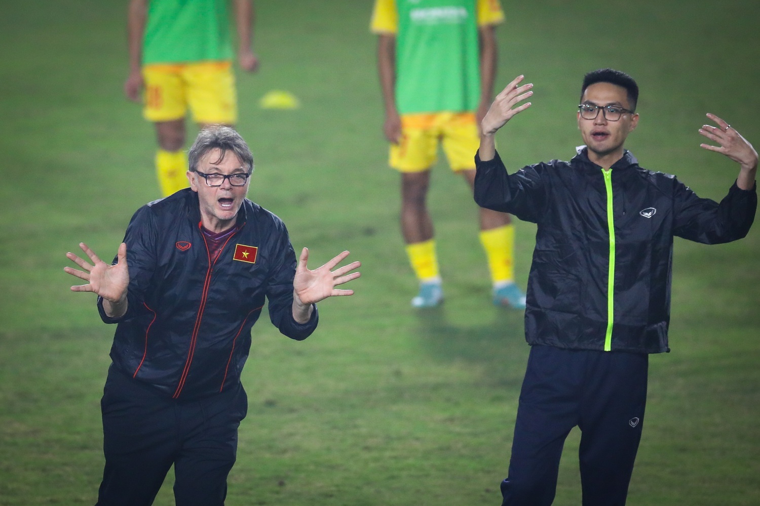 Khoi dau cua HLV Philippe Troussier o hai doi tuyen Viet Nam hinh anh