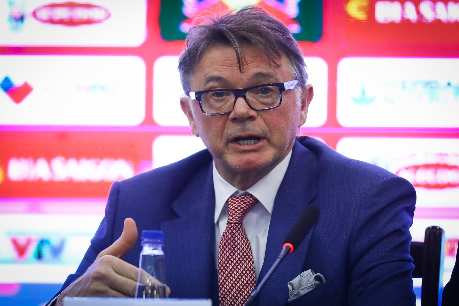 HLV Troussier: 4 thang, cac tuyen thu chi duoc da 4 tran V.League hinh anh