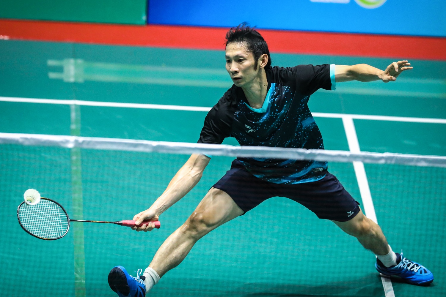 Tran dau cua Tien Minh tu khi mat ngoi so mot Viet Nam hinh anh