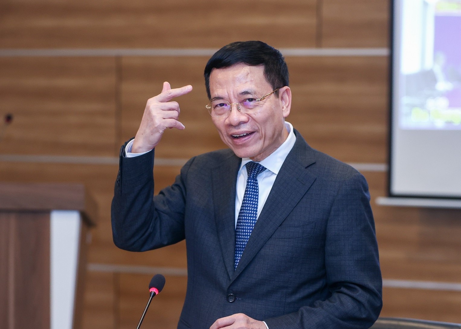 Bo truong Nguyen Manh Hung: Muon lam sach, phai biet doc gia doc gi! hinh anh