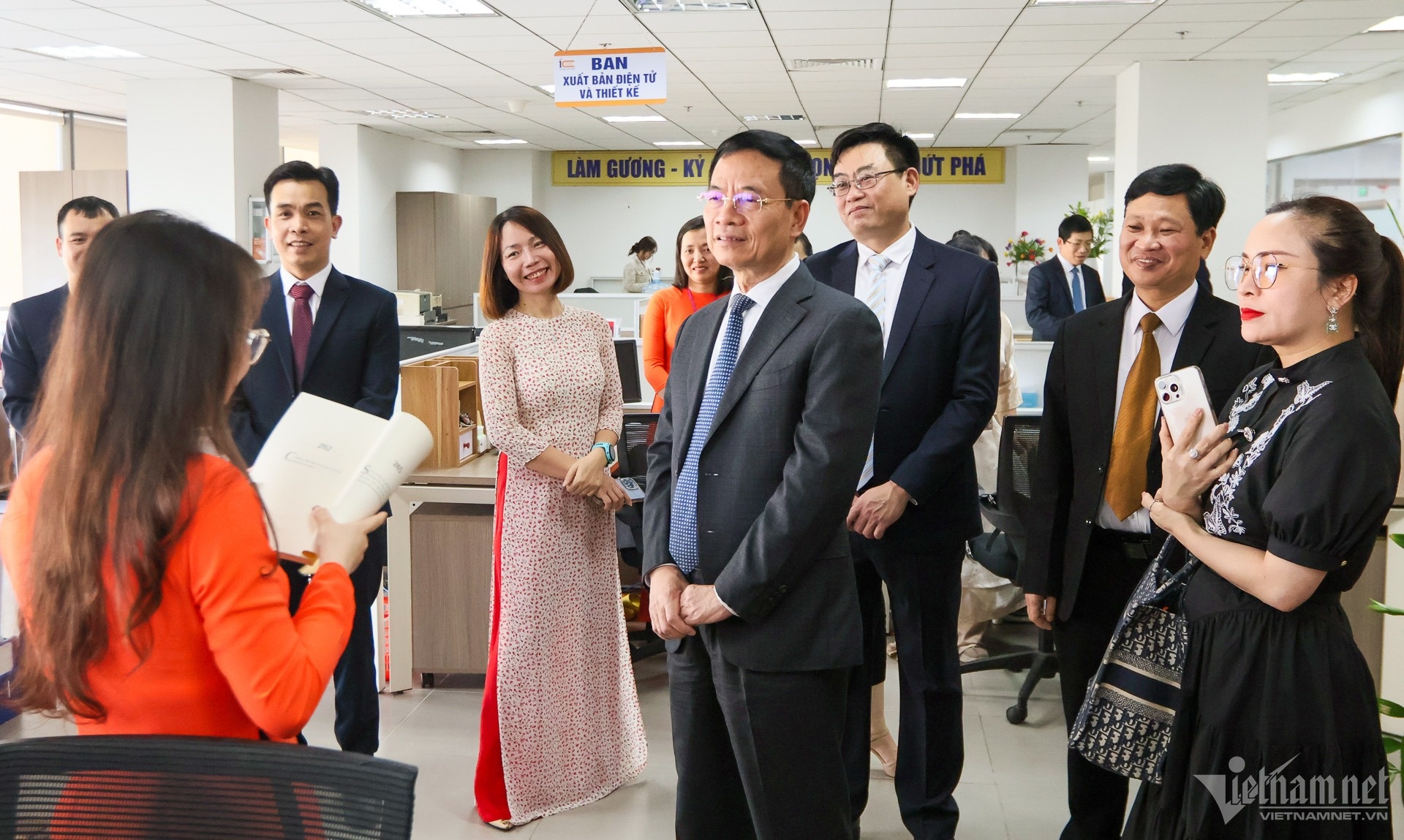 Doi moi xuat ban anh 3