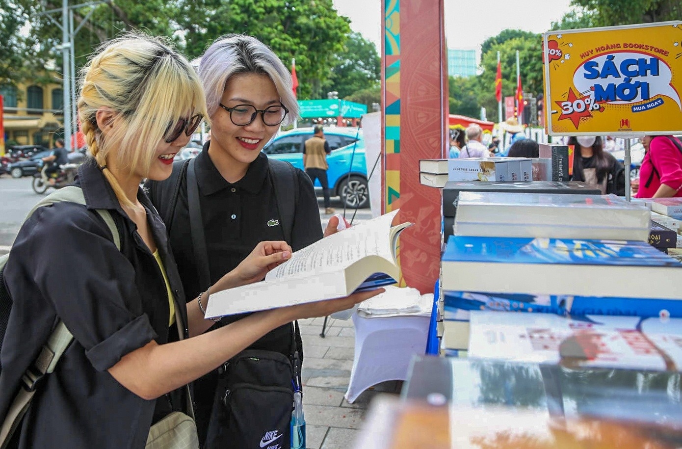 To chuc Hoi sach mung Ngay Sach va Van hoa doc Viet Nam tai Ha Noi hinh anh