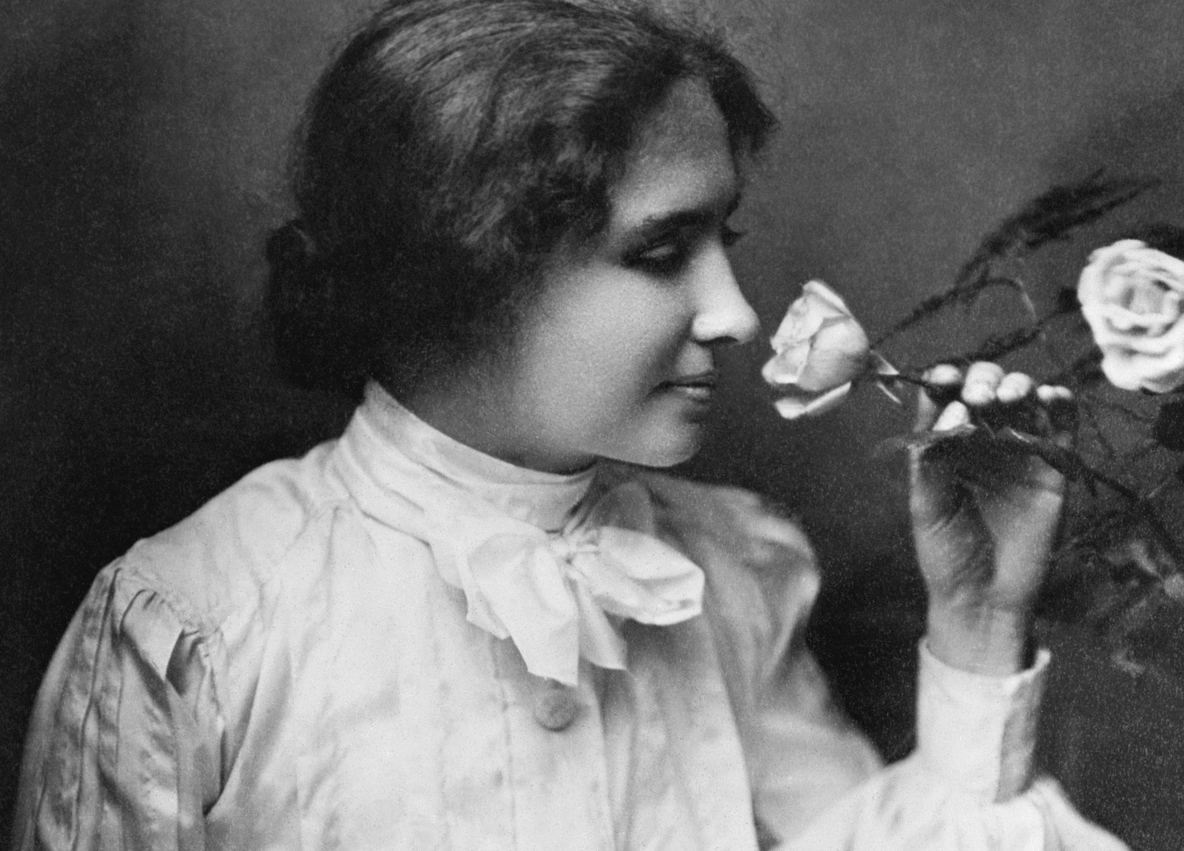 Chuyen kho tin ve mot nu nha van khiem thi lai may bay hinh anh