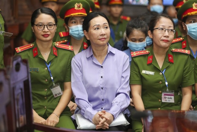 Truong My Lan xin cho con gai di thu hoi no de khac phuc hau qua hinh anh