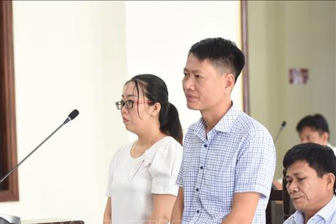 Cuu giam doc CDC Binh Phuoc bi tuyen phat 3 nam tu hinh anh