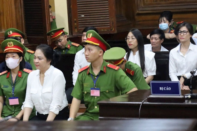 Nguyen Phuong Hang da di thi hanh an, xin vang mat phien toa phuc tham hinh anh