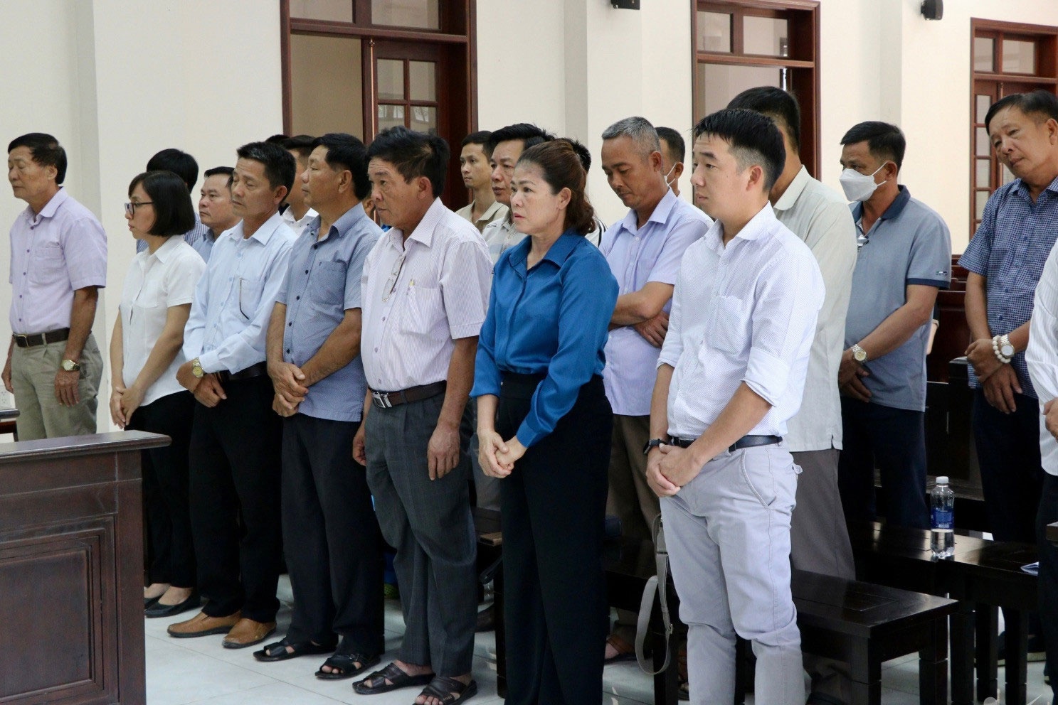 Xet xu nu giam doc va 31 dong pham toi tron thue trong vu an xang lau hinh anh