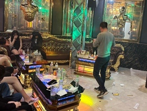 Karaoke KTV Luxury ảnh 1 Karaoke KTV Luxury anh 1