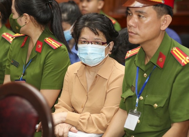 Loi khai ve 3 lan cho tien dua hoi lo cho ba Do Thi Nhan hinh anh