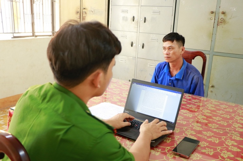 Xac dinh cha duong duong tinh voi chat ma tuy trong vu danh chau be hinh anh