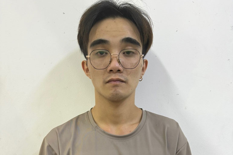 Dat xe om cong nghe, muon dien thoai tai xe de goi nho roi bien mat hinh anh