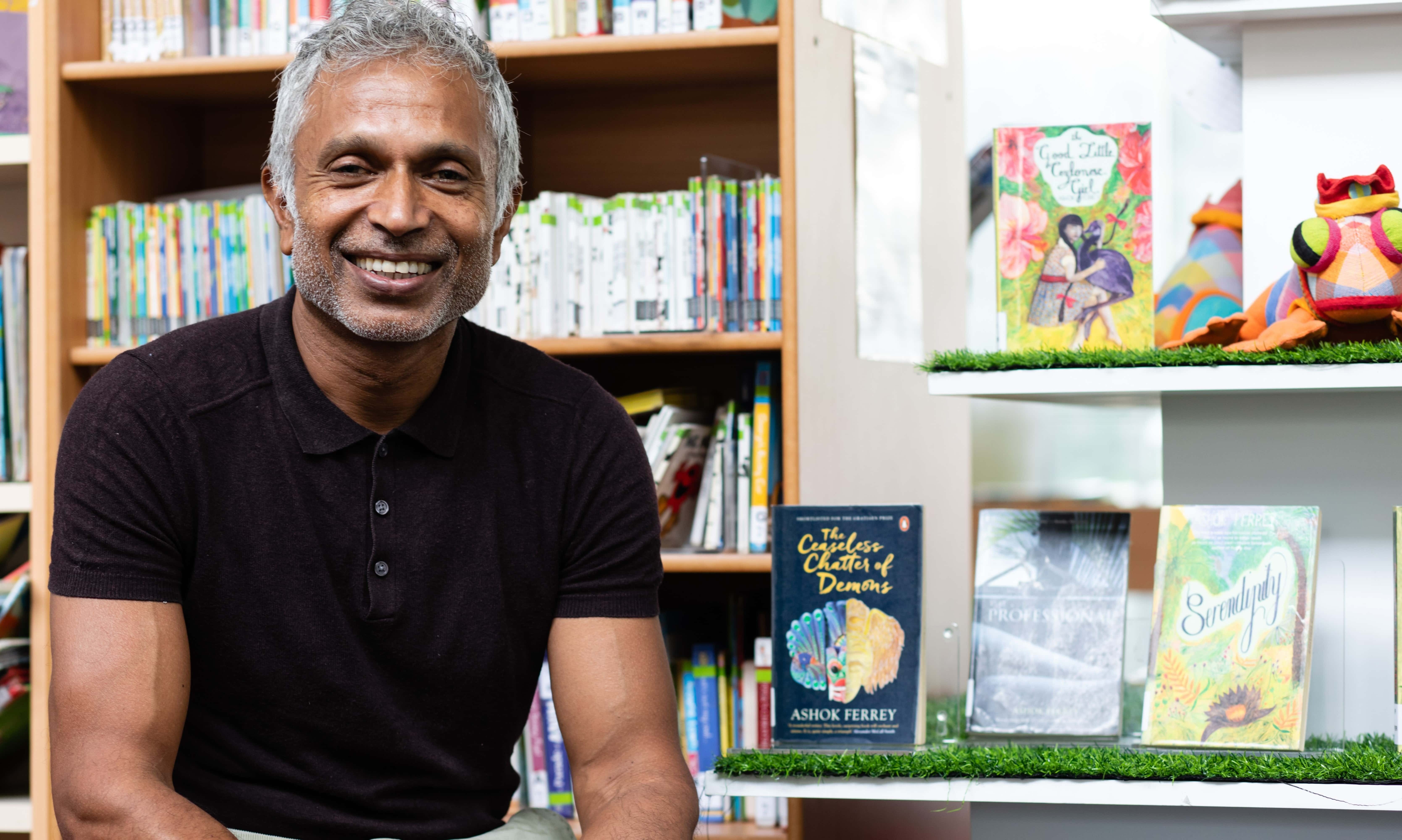 Nha van Ashok Ferrey: 'Toi thich doc mot tac pham khong hoan hao' hinh anh