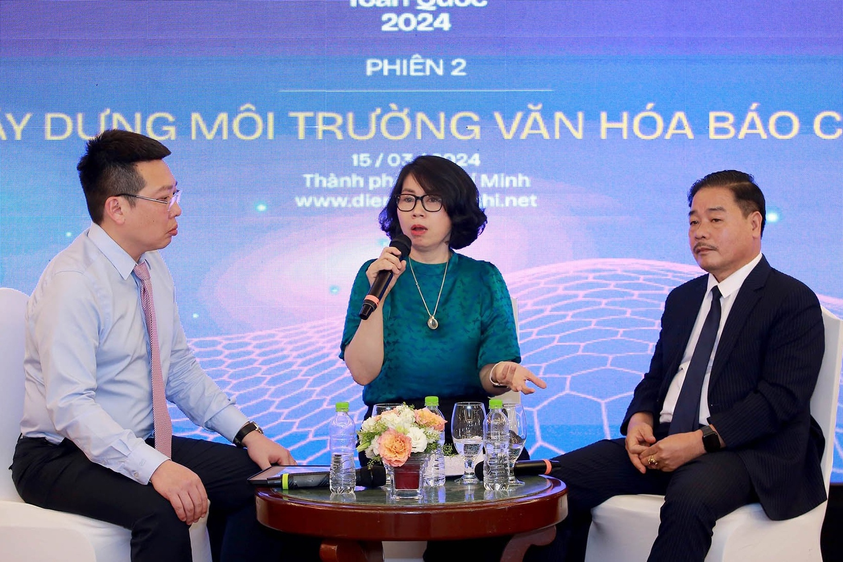 Xay dung moi truong van hoa trong co quan bao chi hinh anh