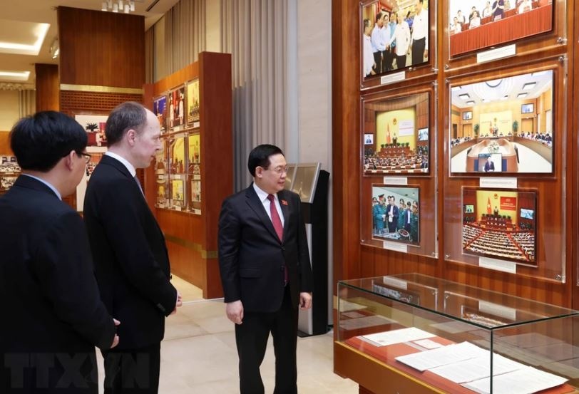 Vuong Dinh Hue anh 10