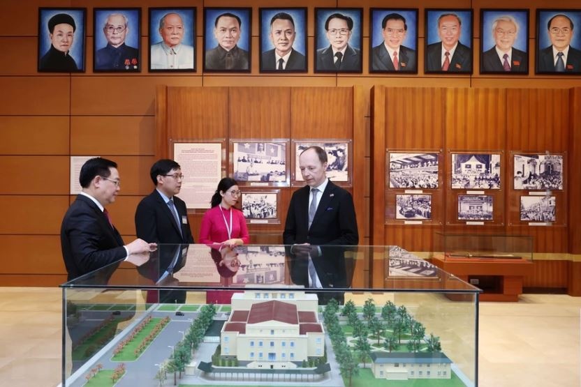 Vuong Dinh Hue anh 11