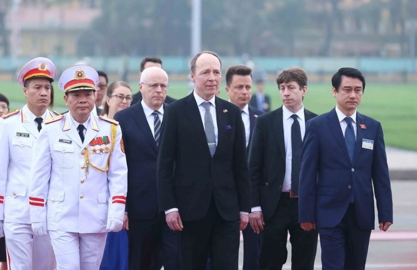 Vuong Dinh Hue anh 14